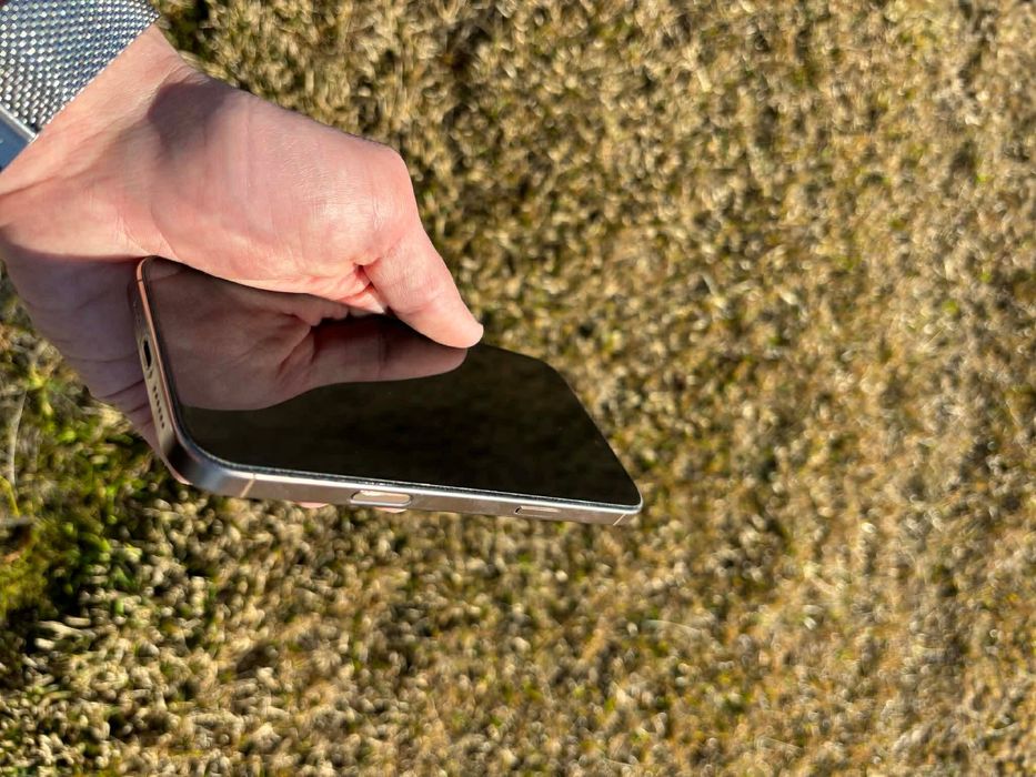 iPhone 16 Pro Max с ПОДАРЪК 2 кейса и протектор и БЕЗПЛАТНА доставка