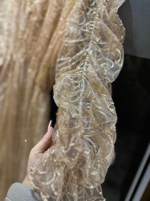 Офицялна ефекна рокля шита по поръчка носена за един час