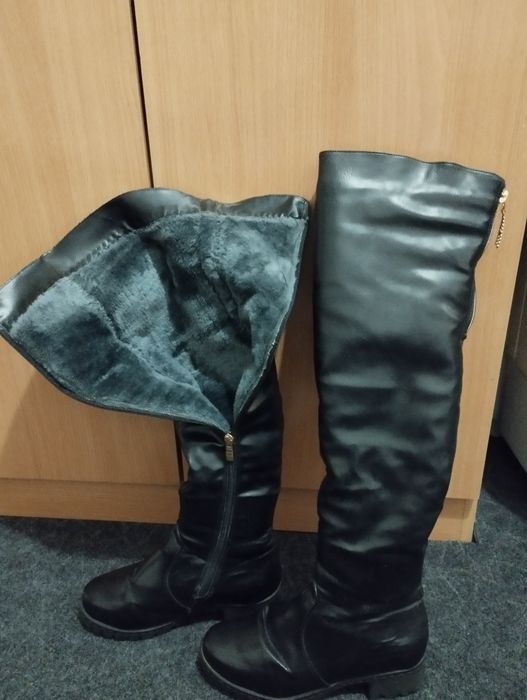 Продаю женские сапоги-ботфорты