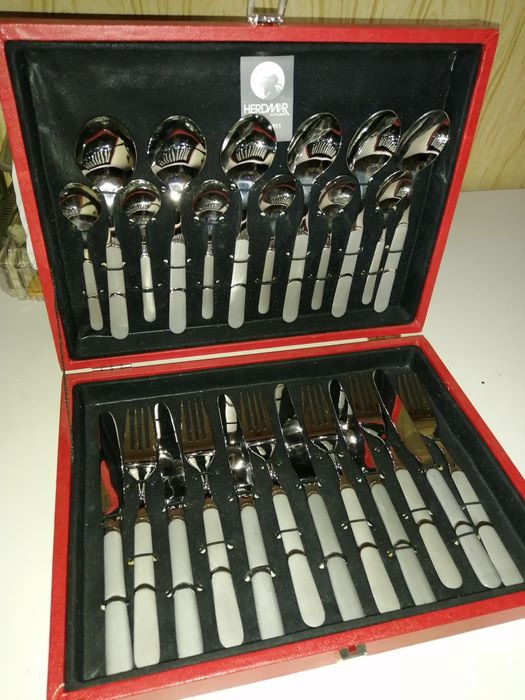 Набор столовых предметов из 24шт.