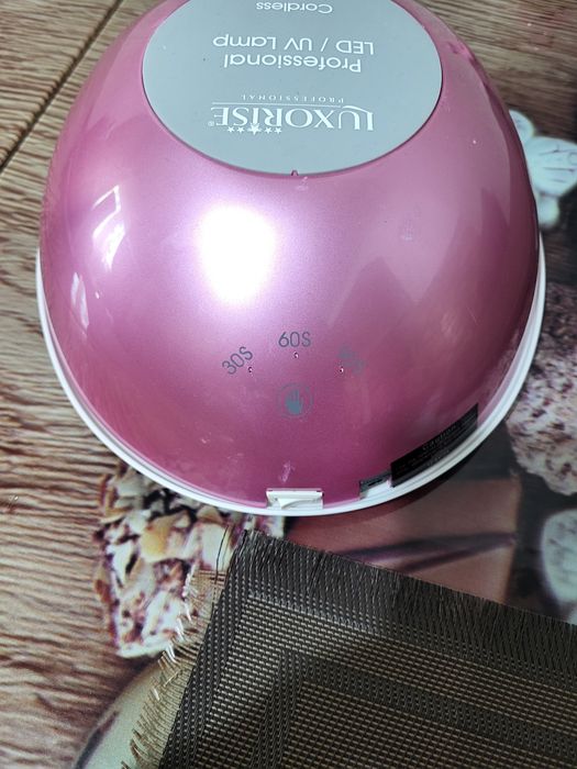 Vând lampa de unghii reîncărcabila