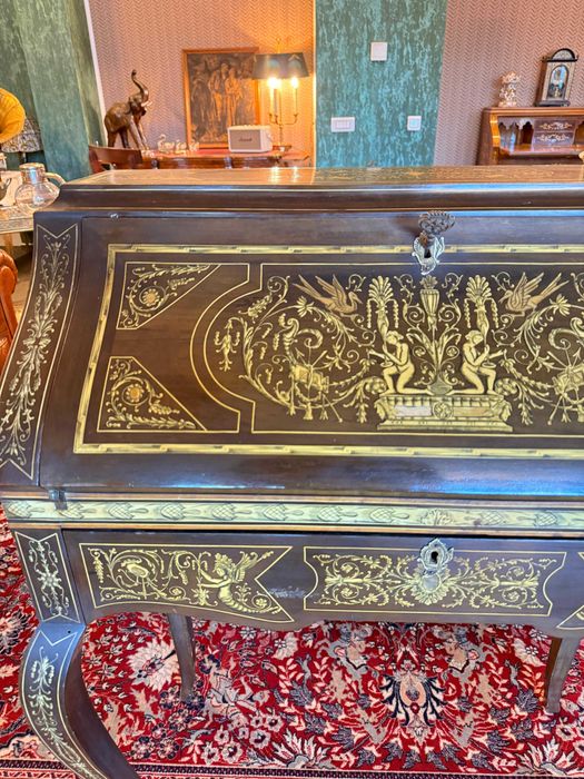 Secretaire francez stil Louis XV, cu intarsii fine din alamă