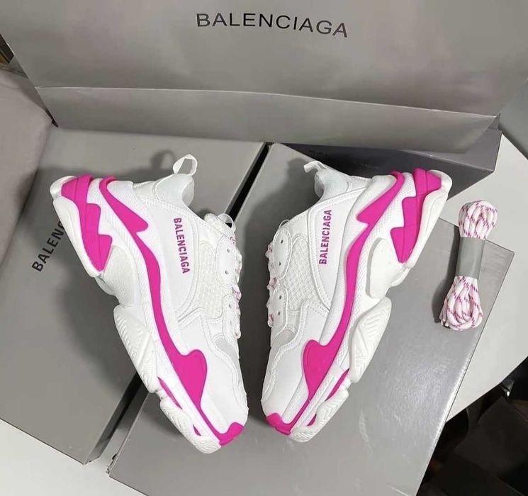 Vand Balenciaga Triple S Roz noi, cu cutie. Orice marime in stoc