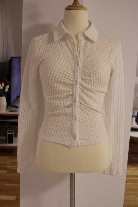 Вталяваща бяла риза Stradivarius