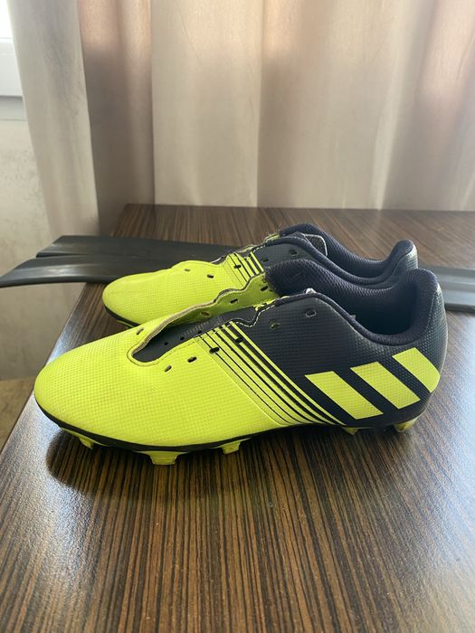 Бутонки за момче