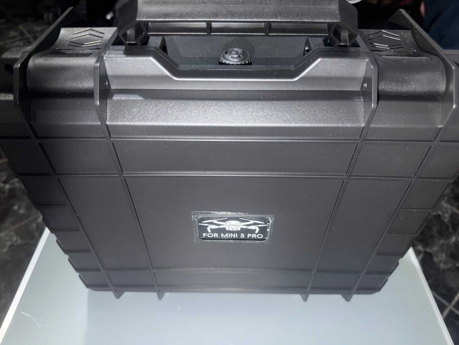 Geanta rigida neagra pentru drona DJI Mini 5 Pro - noua, nefolosita