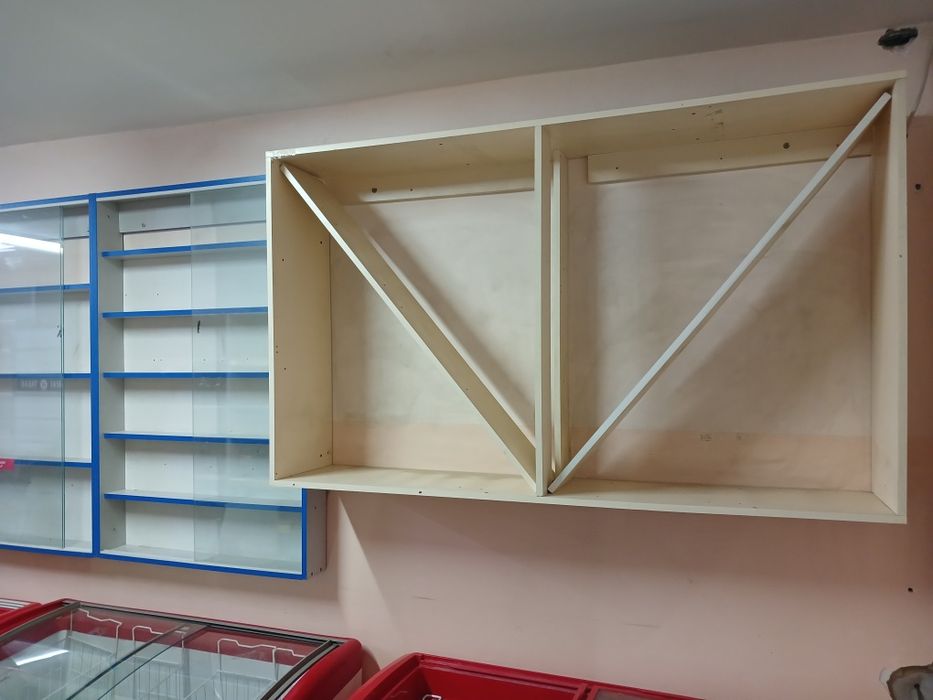 Продам витрины, стеллажи.