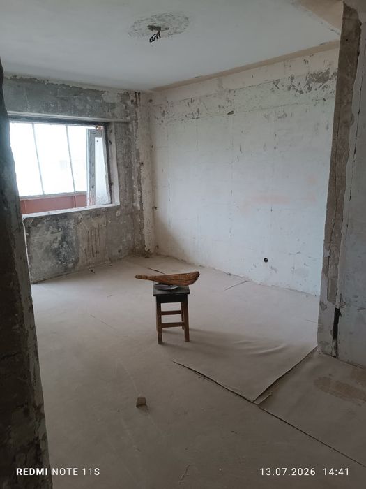 Vând apartament o camera/37 mp