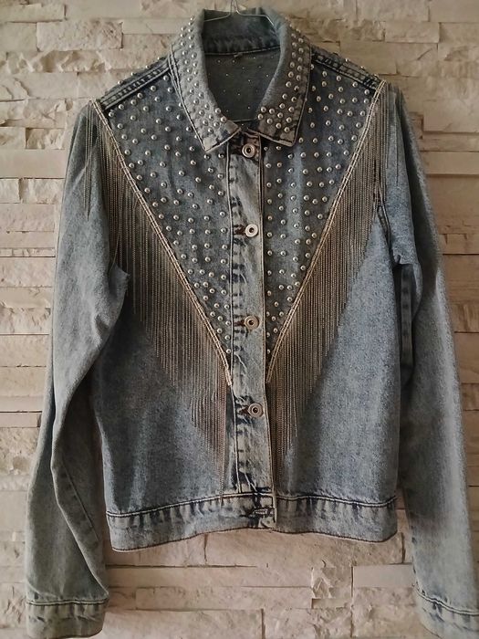Geaca de blugi,albastra cu paiete si lanturi,marimea M