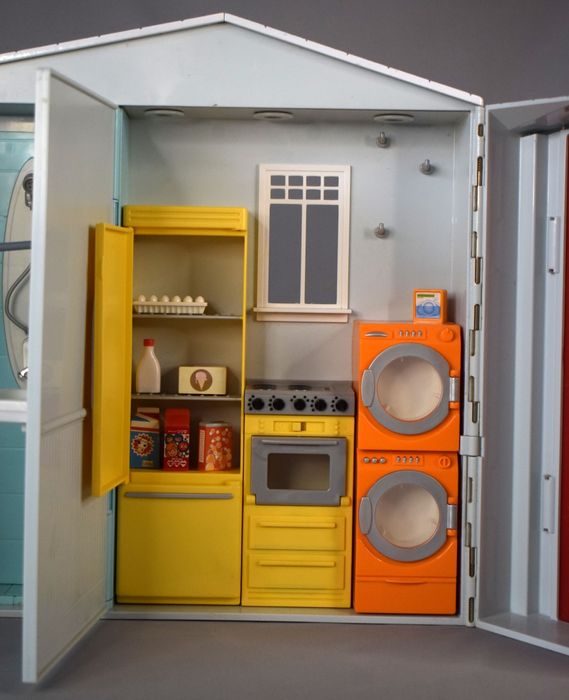 Дом Totally Real для Барби + мебель