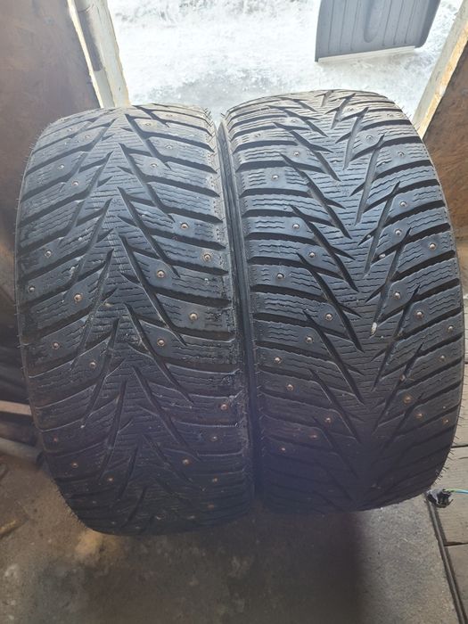 Два баллона шипованной резины R18