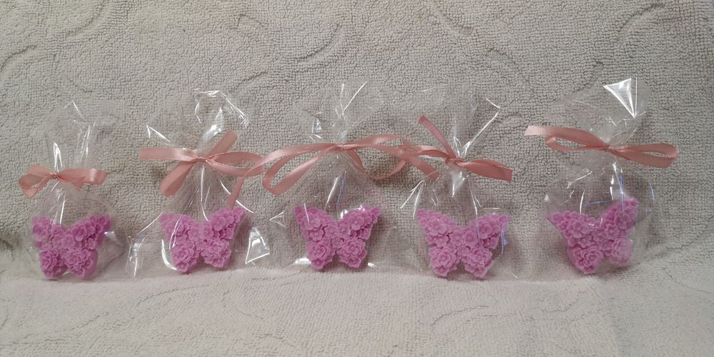 Коледни свещи и букет от ароматни сапунчета