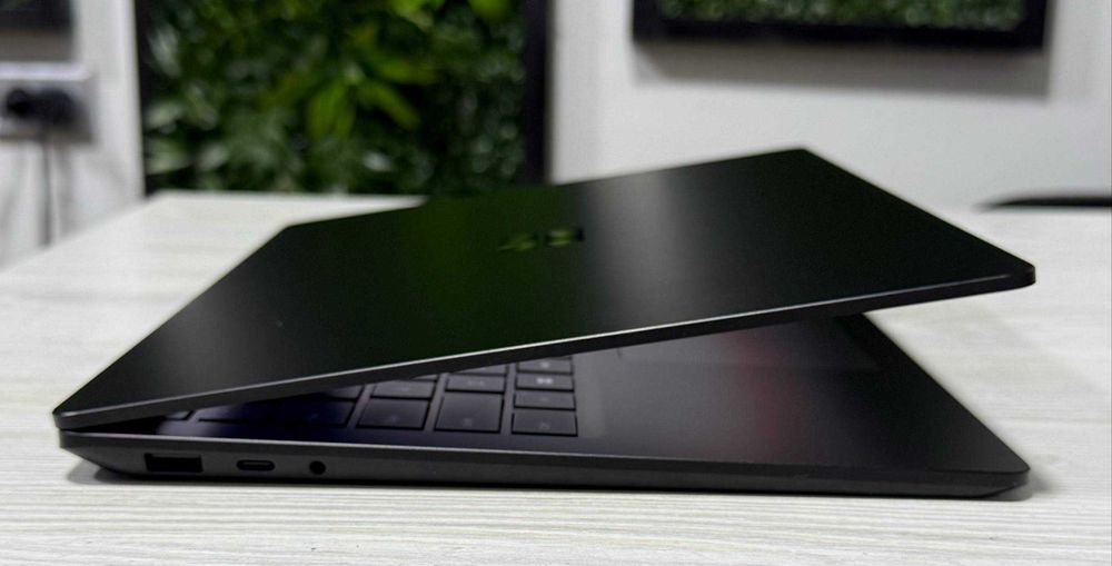 Microsoft Surface Laptop 5 Black 13.5" 2K Несенсор i7 1260U 32GB/512GB