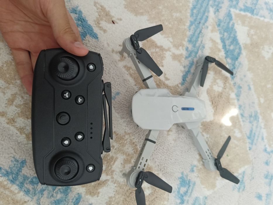 Продам Дрон E99 pro