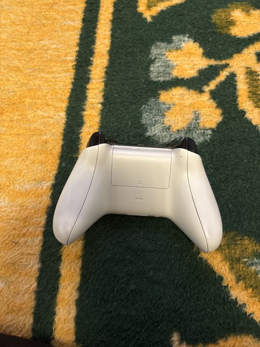 Xbox one s 1Tb като нов!!!