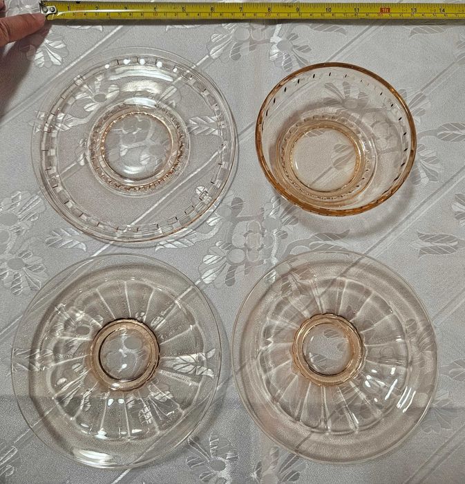 Ретро съдове от цветно стъкло за допълване на сервизи