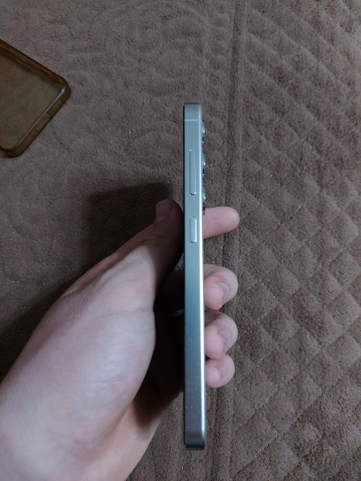 Продам Samsung S24 в отличном состоянии