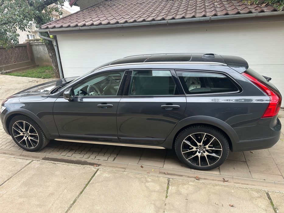 Volvo v90 Cross Country