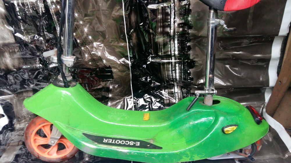 Электроскутер с сиденьем