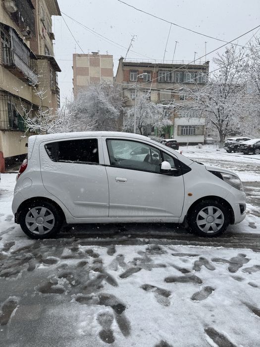 Spark 2011yil rangi oq