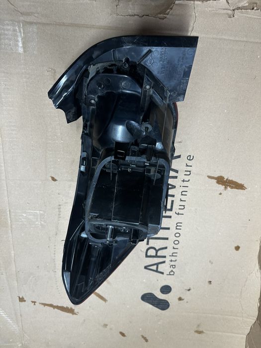 Stop dreapta cu defect dacia logan 3.