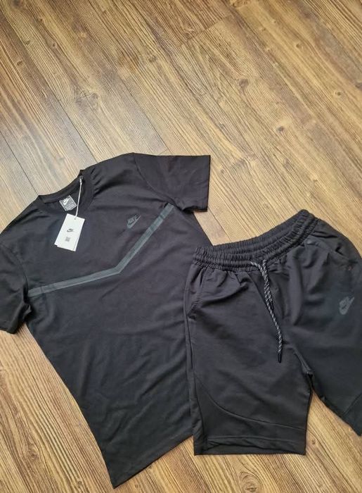 Мъжка екип къси панталони и тениска размер S M L XL 2xL
Най-висок клас