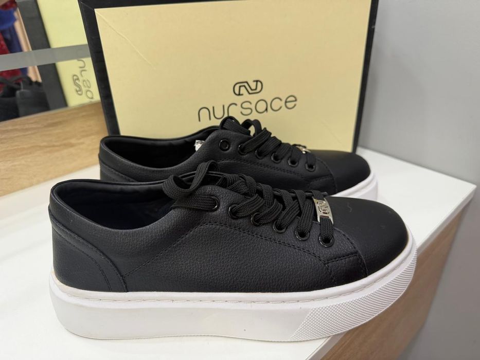 Ботинка новый  Nursace