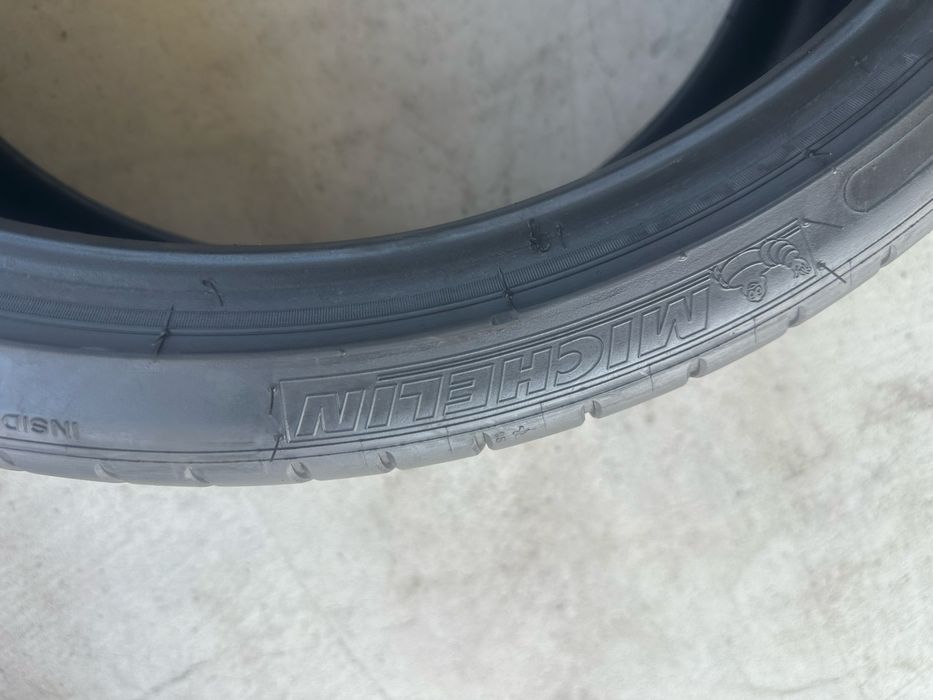 255/30/21-Michelin