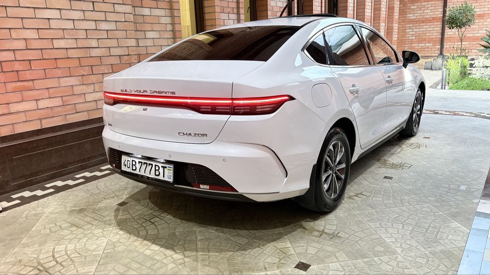 Byd chazor gibrid 2024 yil 33000 km xolati tiniq kraskasi tozza yangi