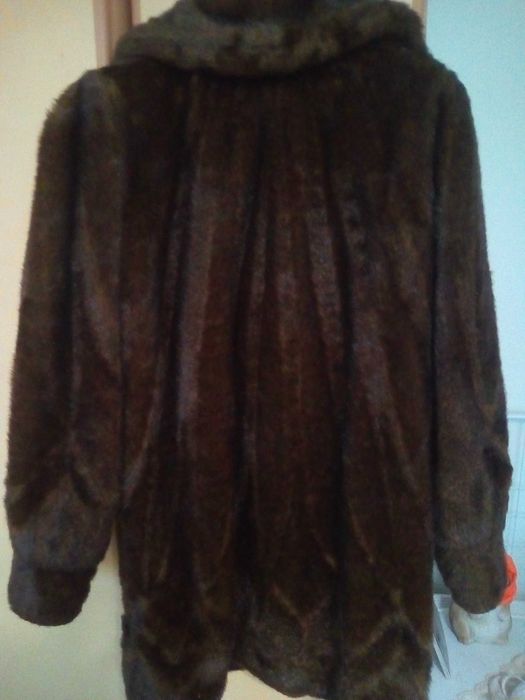 Палто-красиво, дамско, елегантно.