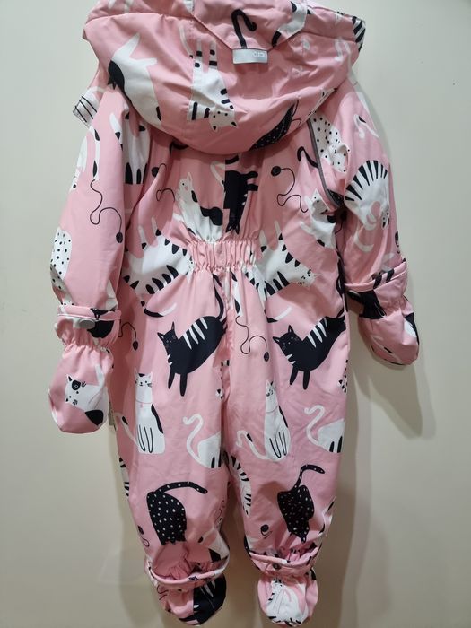 Продам демисезонный комбинезон.