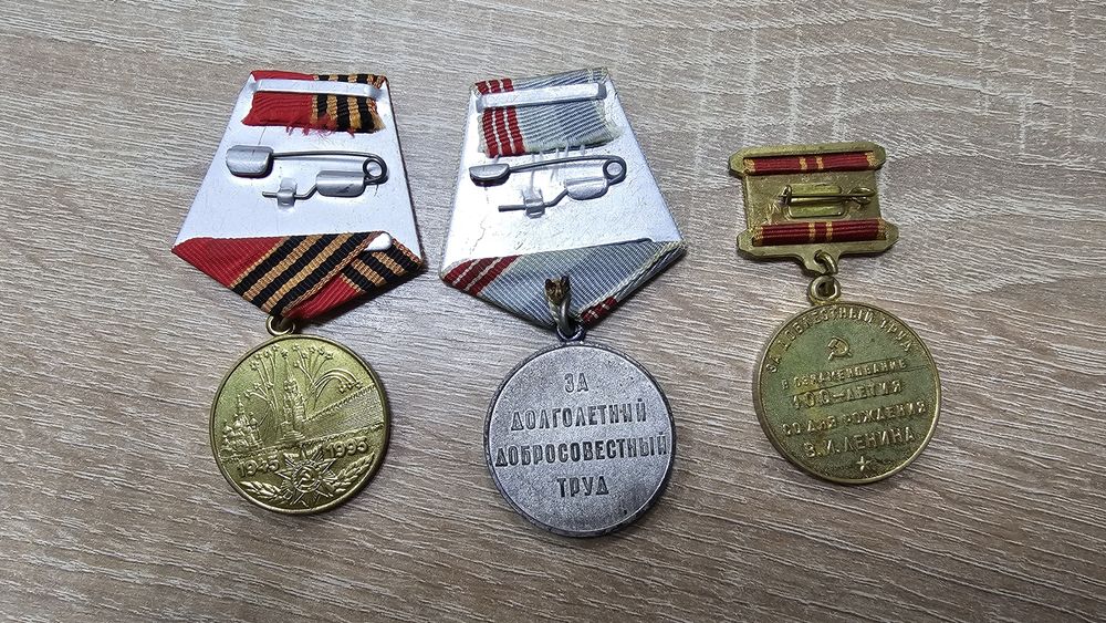 Продам значки времён СССР