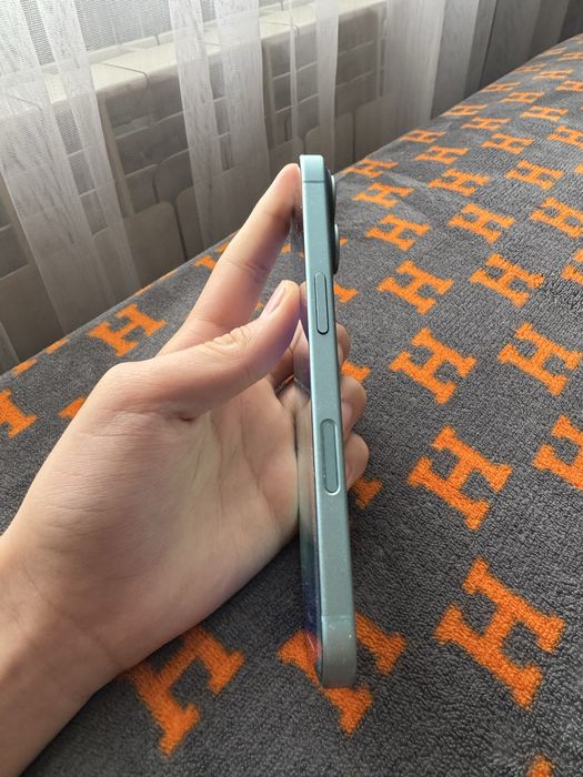 Продам 16 айфон.