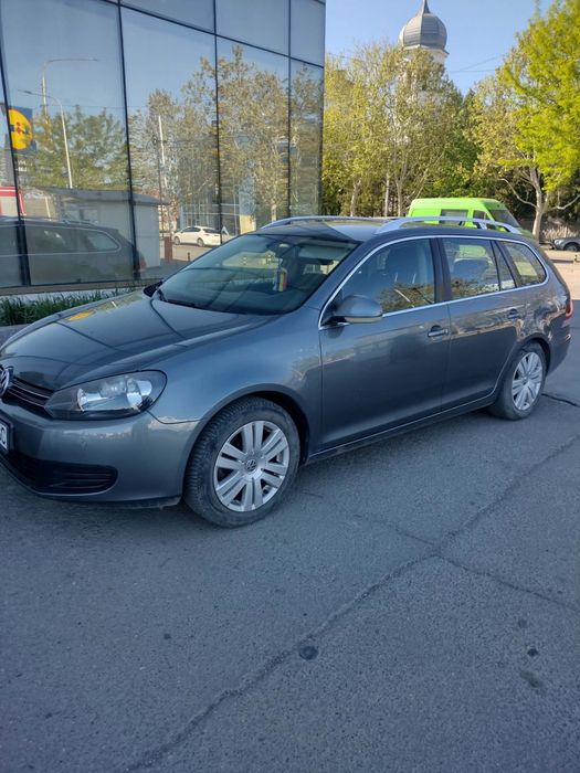 Vand Golf 6 an fabricatie 2013. Masina se poate vedea in orasul Barlad. Pret 5000 de euro.