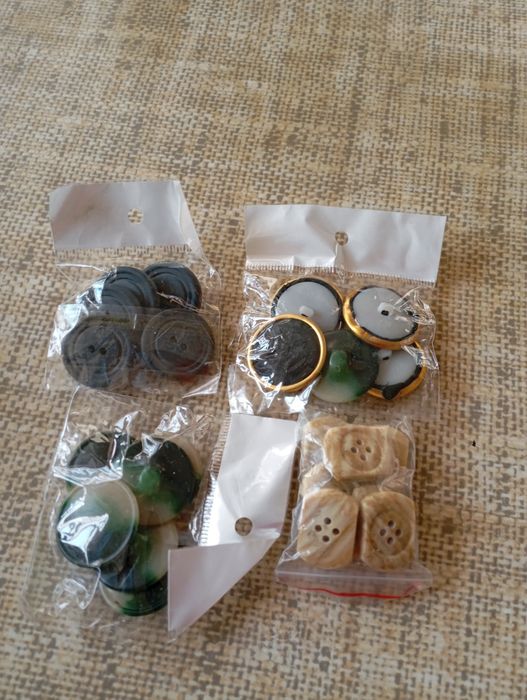 Продам пуговицы разного размера