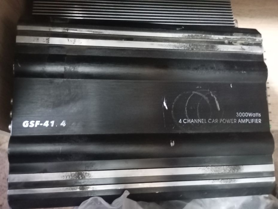 Автомобильный усилитель