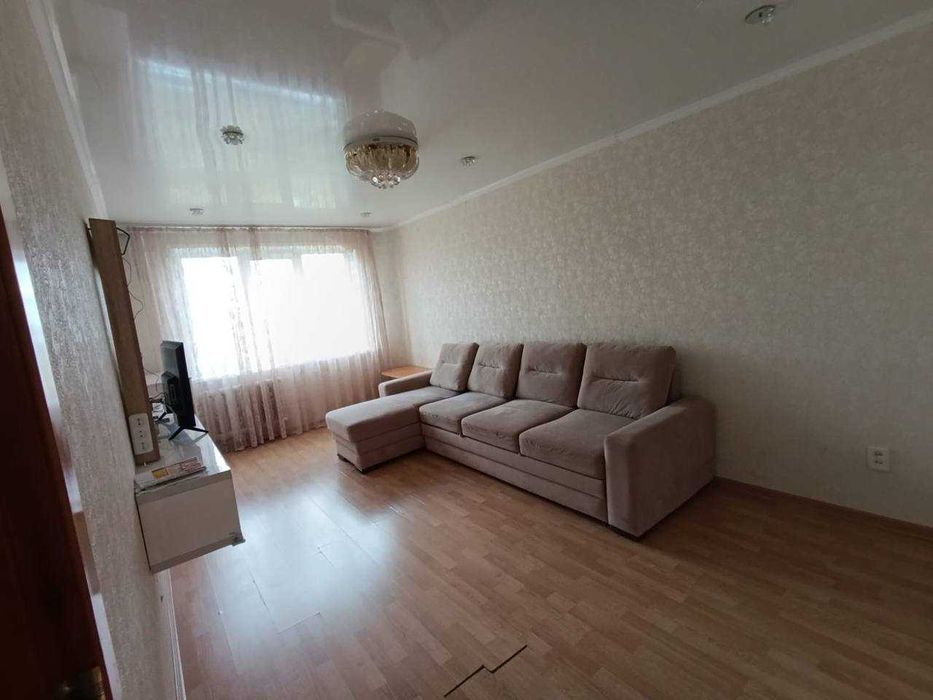 Продам 2-х  комнатную квартиру ленинградского типа