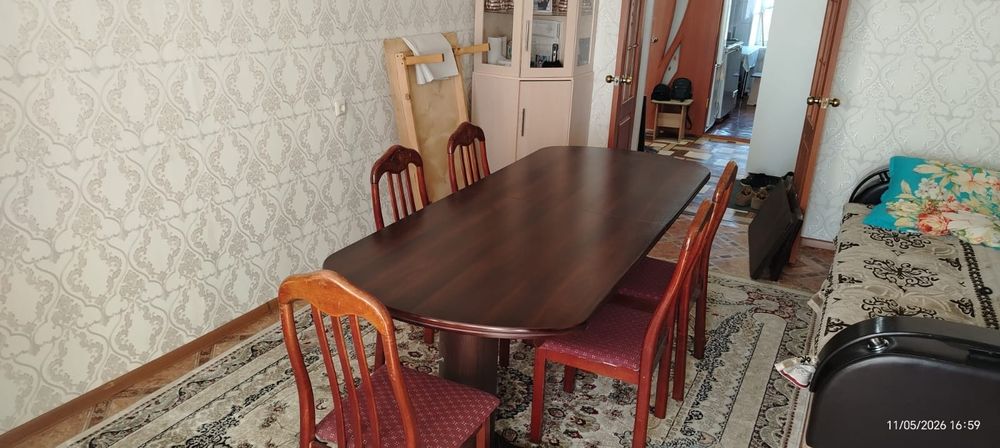 Продам большой стол деревянный