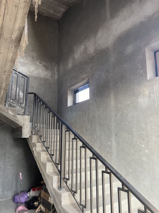 Noturar bino 3 qavati sotiladi