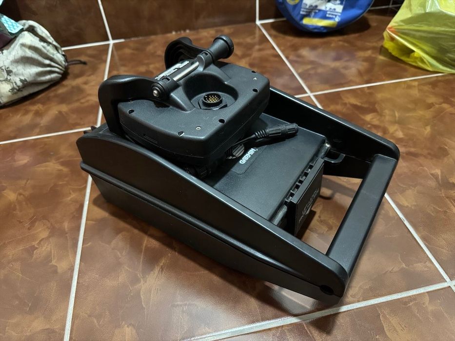 Эхолот Garmin Fishfinder 140