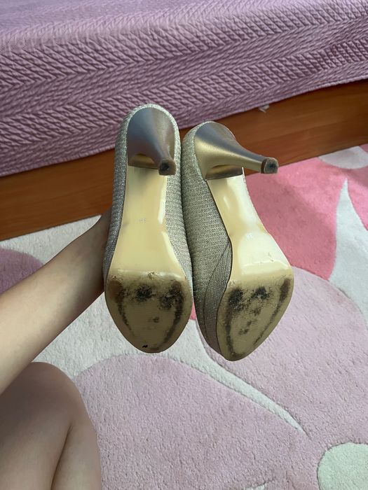 Дамски бежови токчета