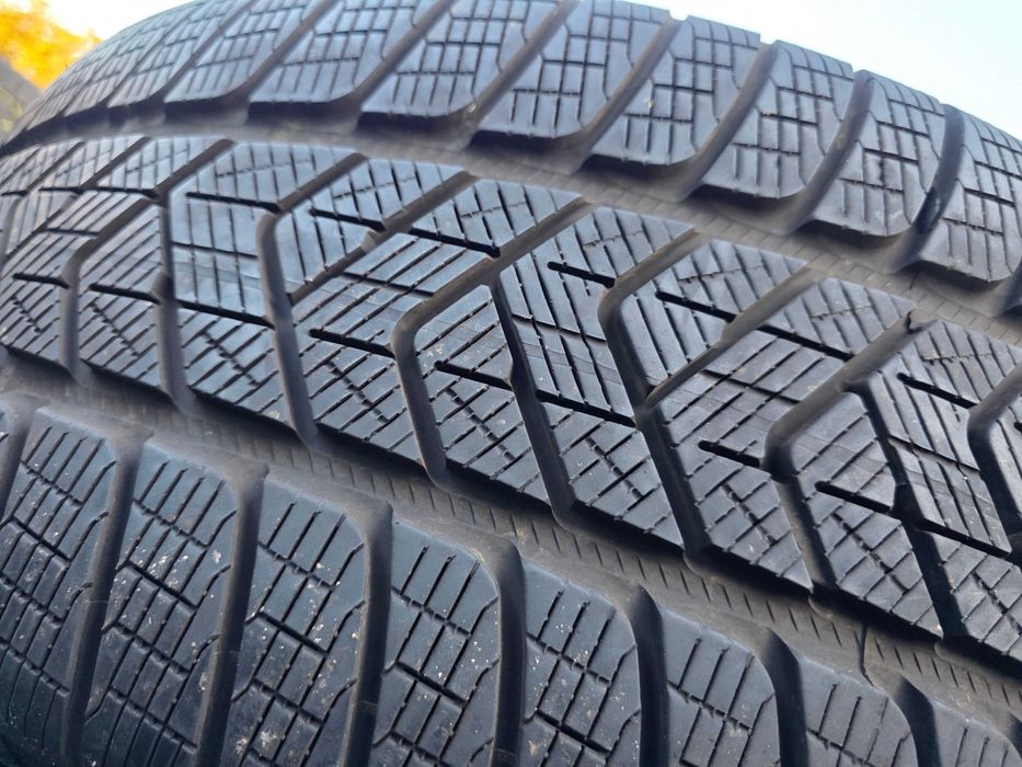 2бр Зимни гуми 275 55 19 - Pirelli - DOT 2024
