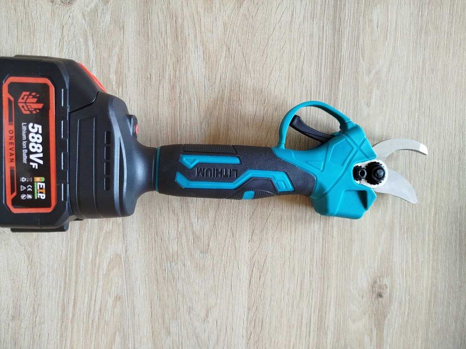 Верижен трион, ножица за клони и телескопичен прът 3в1