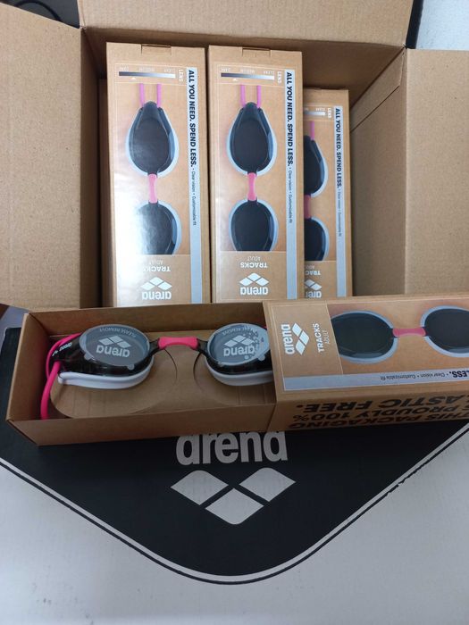 Продавам очила за плуване Арена Track огледални и неогледални