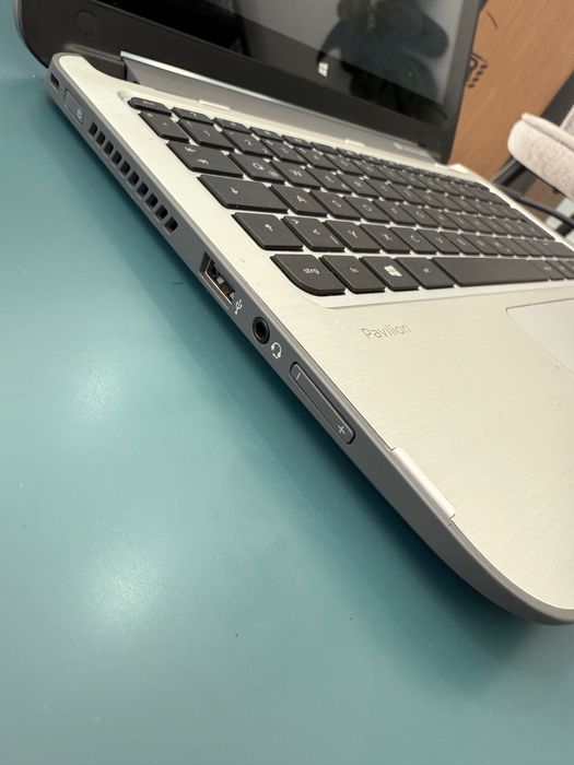 HP Pavilion 512 GB 4GB RAM