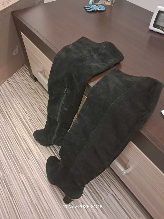 Cizme negre piele intoarsa