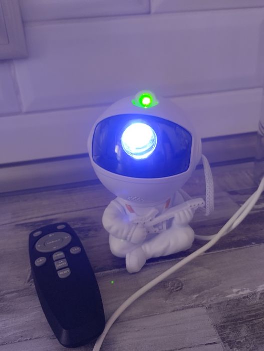 Продам ночник Космонавт