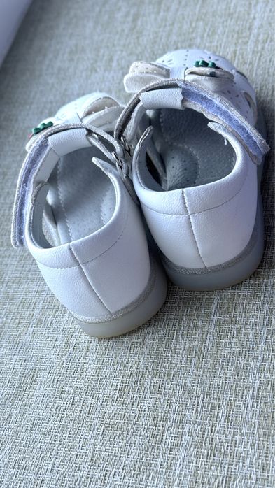 Продам сандалики на липучке