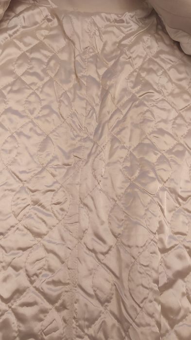 Продам Пальто кремового цвета