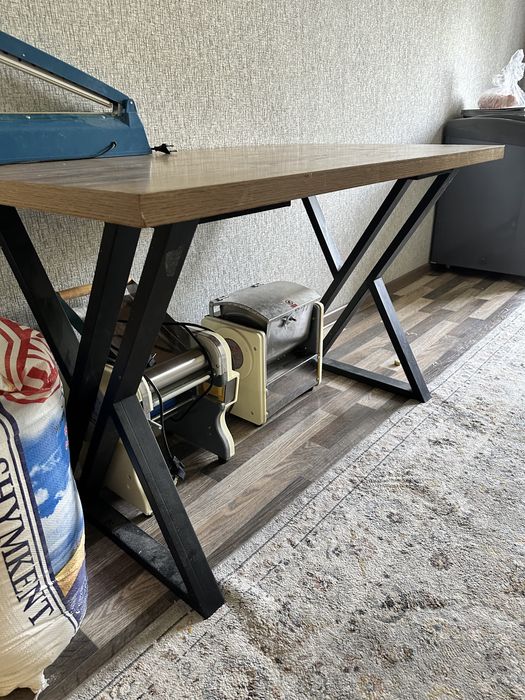 Кухонный стол 1,5 м